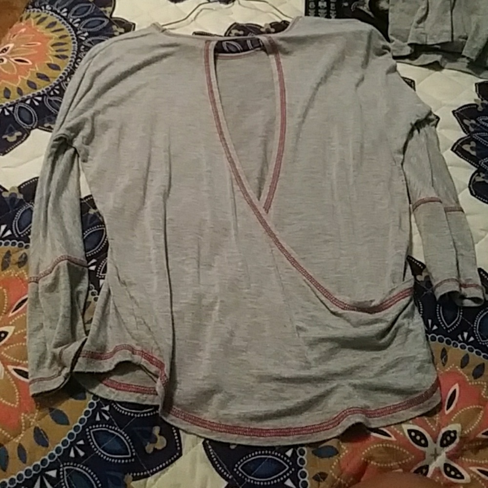 blouse - Picture 2 of 2